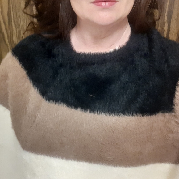 ANN TAYLOR MED/ LARGE TRI COLOR SOFT FAUX FUR PANCHO GORGEOUS  NEW - Picture 6 of 6